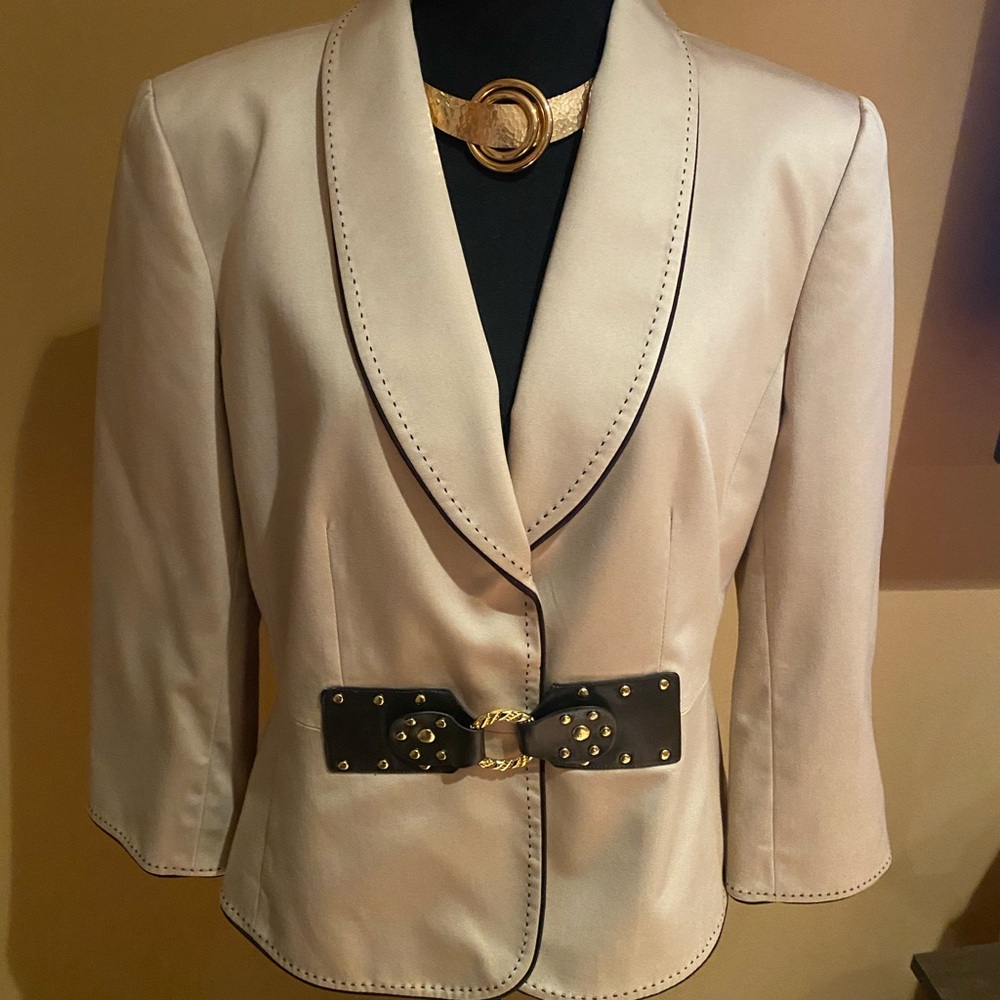 Women’s Tahari Arthur S. Levine Tan Blazer with Attached Belt
